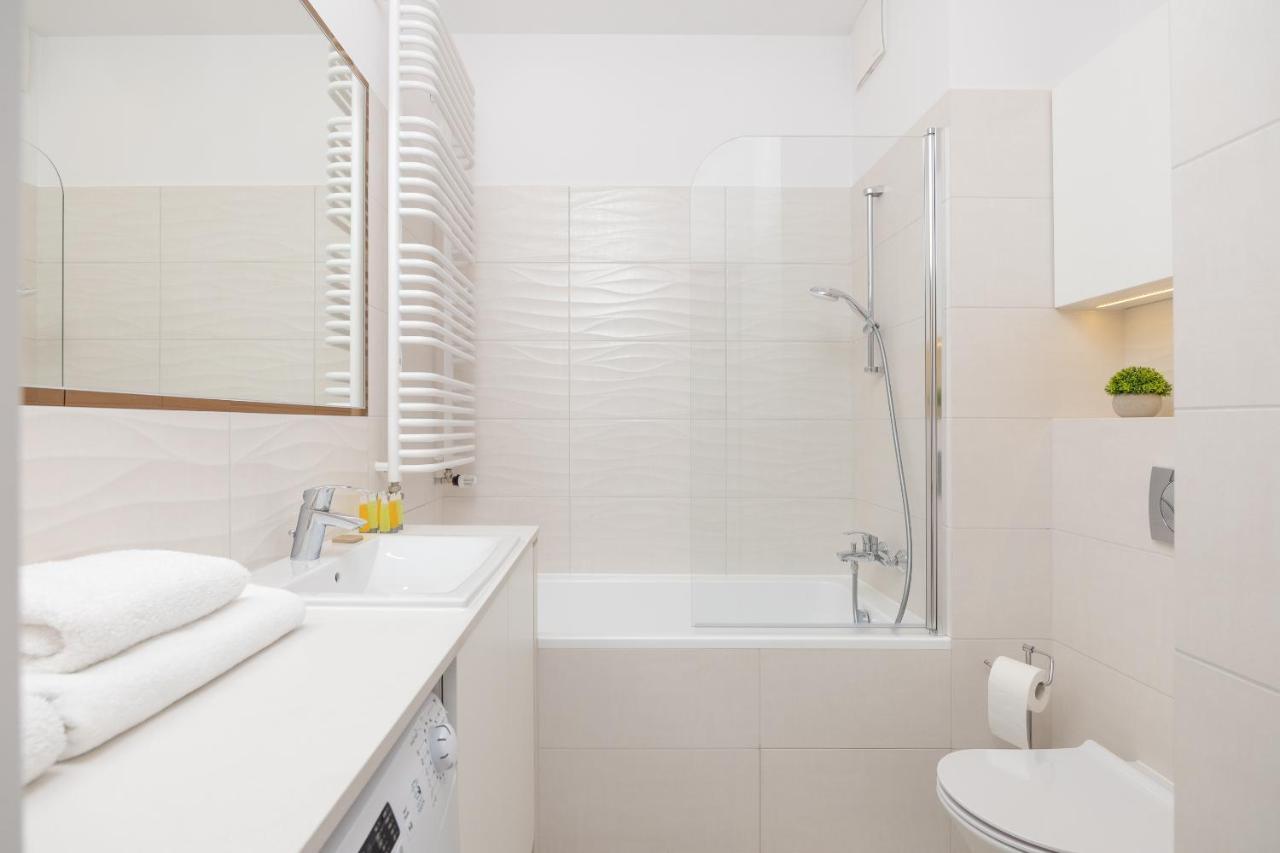 Wola Chic Blue Apartment ワルシャワ エクステリア 写真